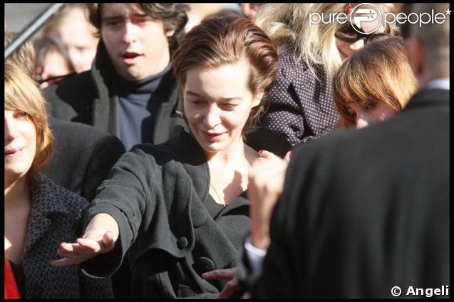 Elise Ventre et Julie Depardieu aux obsèques de Guillaume Depardieu