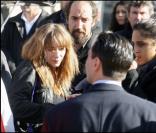 Julie et Roxane Depardieu aux obsèques de Guillaume Depardieu