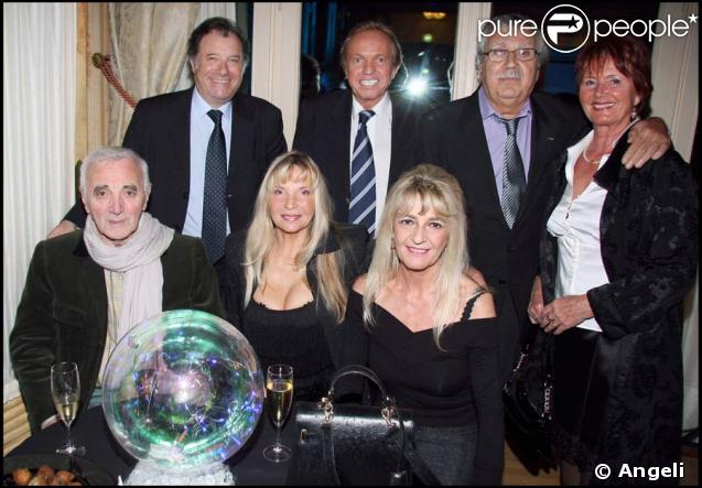 Charles Aznavour, Daniel Russo et sa femme, Frank Alamo et sa femme. 