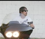 Anthony Kiedis enfourche sa moto