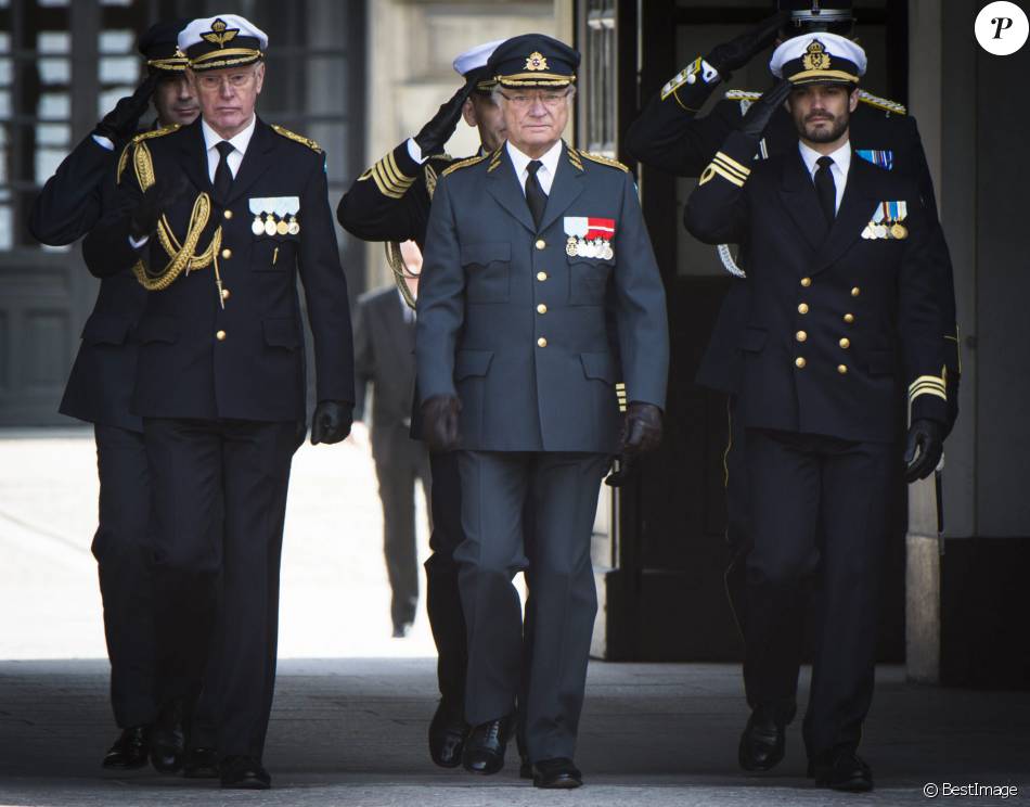 FESTEJOS POR EL 70 CUMPLEAÑOS DEL REY CARLOS GUSTAVO DE SUECIA - Página 30 2259001-ceremonie-des-forces-armees-suedoises-po-950x0-2