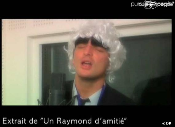 Découvrez enfin qui se cache derrière les parodies de Raymond Domenech ! 