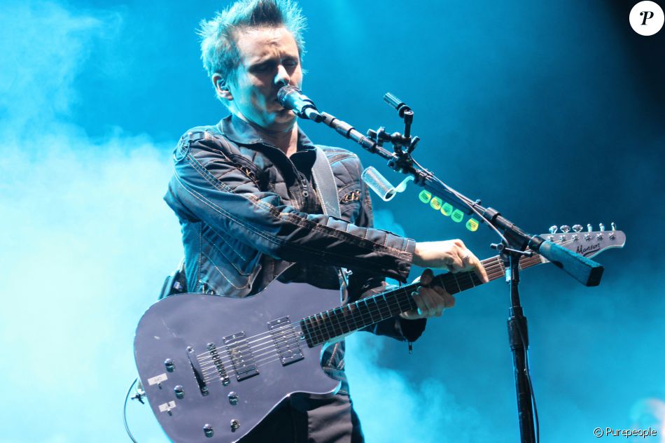 Matthew Bellamy et son groupe Muse en concert dans la Fan Zone de la Tour Eiffel, à Paris, le 28 juin 2016. © Lise Tuillier