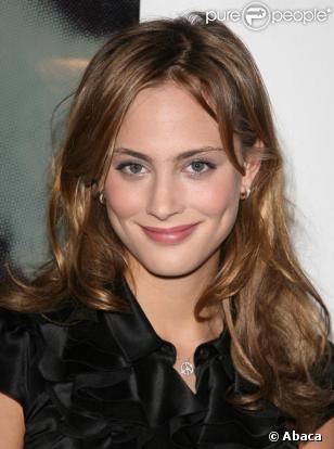 Nora Arnezeder