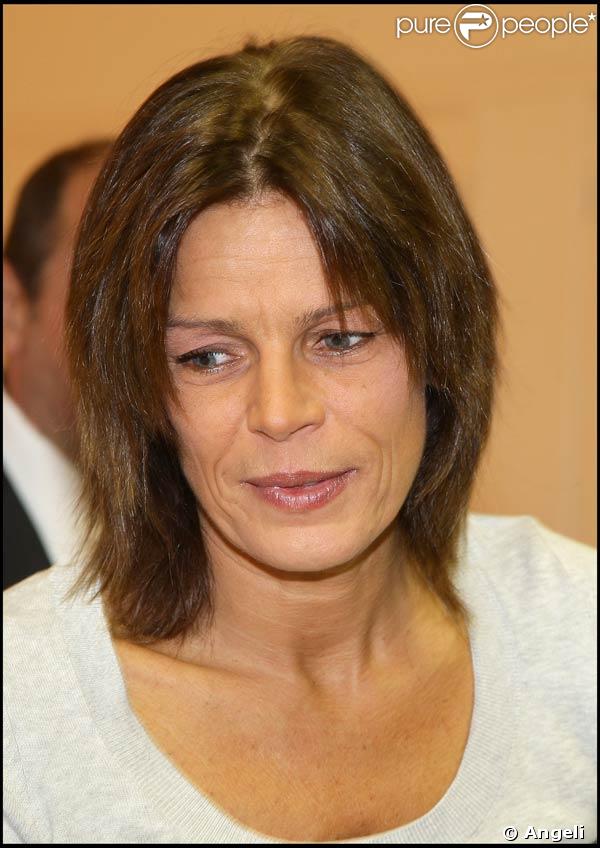 Stéphanie de Monaco distribue des cadeaux aux personnes âgées