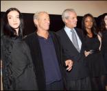 Peter Beard et Marco Pronchetti Provera entourés d'une partie des mannequins