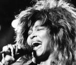 Tina Turner: une voix rocailleuse et du sex appeal...