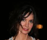 Anne PArillaud, superbe en mini robe