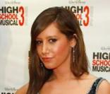 Ashley Tisdale porte une robe, modèle 117 de Jenny Packham