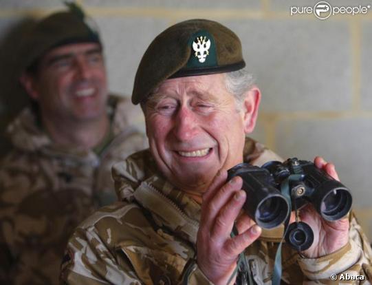Le Prince Charles mort de rire, comme d'hab !