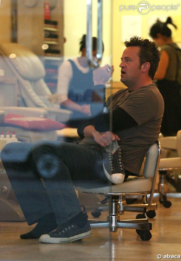 Matthew Perry se fait faire les mains