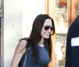 Angelina Jolie et Maddox sortent d'une boutique de jouets de la Nouvelle Orleans, le 29/11/08