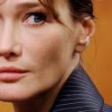 PHOTOS : Carla Bruni dans le plus simple appareil... vous ramène vos courses à la maison ! Procès en vue...