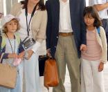 Woody Allen et sa femme avec leurs enfants : Bechet et Manzie Tio
