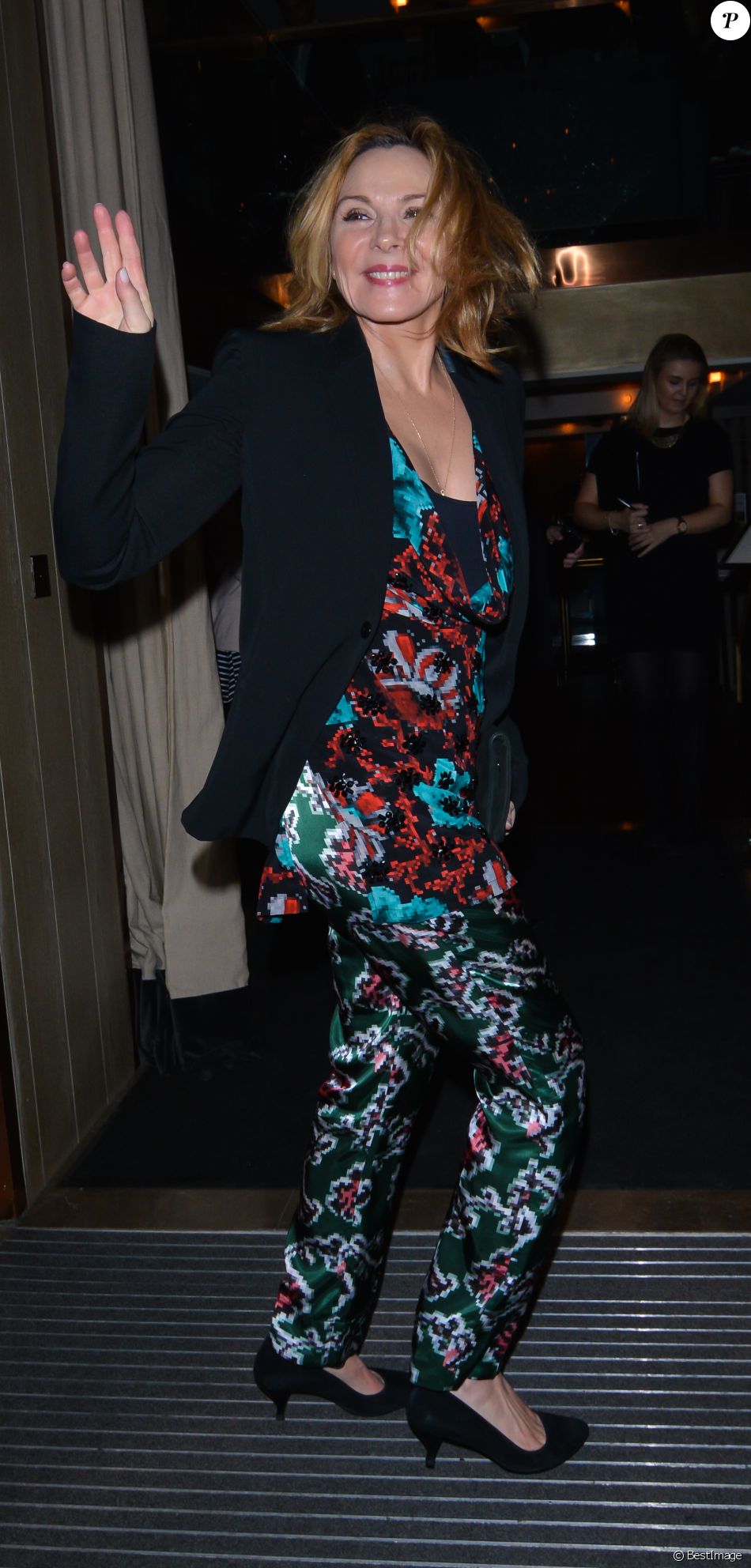 Kim Cattrall Sex in the city devant son hôtel à Londres le 31 mars 2015 Purepeople