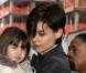 PHOTOS : Katie Holmes a le bon look, mais... qu'est-ce que Suri Cruise fait avec tous ces parapluies ?
