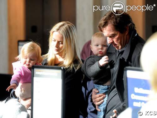 Dennis Quaid, sa femme et les jumeaux sont de sortie !