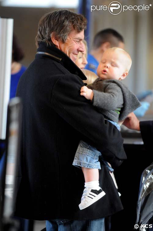 Dennis Quaid, sa femme et les jumeaux sont de sortie !