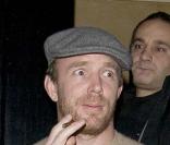 Guy Ritchie, un cigarillo pour la route !