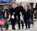 Reese Witherspoon avec Jake Gyllenhaal et sa mère au marché fermier le 31/12/08