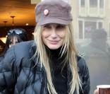 L'actrice américaine, Daryl Hannah, dans son petit blouson matelassé sport tout en étant féminin.