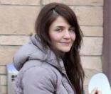 Le top Helena Chistensen, qui vient de fêter ses 40 ans, est sublime dans sa petite doudoune à capuche mauve.