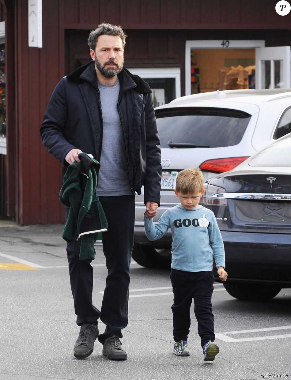 Ben Affleck Est All Prendre Le Petit D Jeuner Avec Son Fils Samuel Au