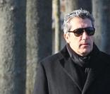 Alain Chabat et sa compagne aux obsèques de Claude Berri, au cimetière juif de Bagneux, le 15 janvier 2009.