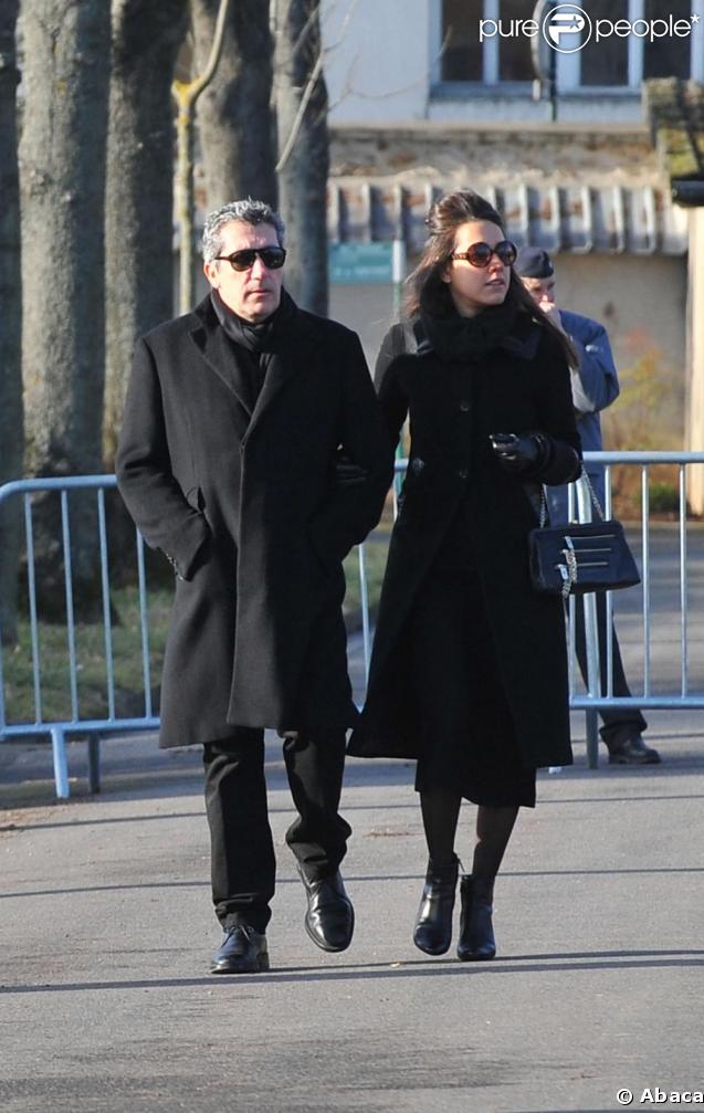 Alain Chabat et sa compagne aux obsèques de Claude Berri, au cimetière juif de Bagneux, le 15 janvier 2009.