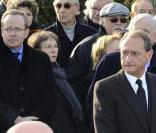 Bertrand Delanoë et Renaud Donnedieu de Vabres aux obsèques de Claude Berri, au cimetière juif de Bagneux, le 15 janvier 2009.