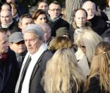 Alain Delon et Mireille Darc aux obsèques de Claude Berri, au cimetière juif de Bagneux, le 15 janvier 2009.
