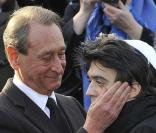 Bertrand Delanoë soutient Thomas Langmann aux obsèques de Claude Berri, son père, au cimetière juif de Bagneux, le 15 janvier 2009.