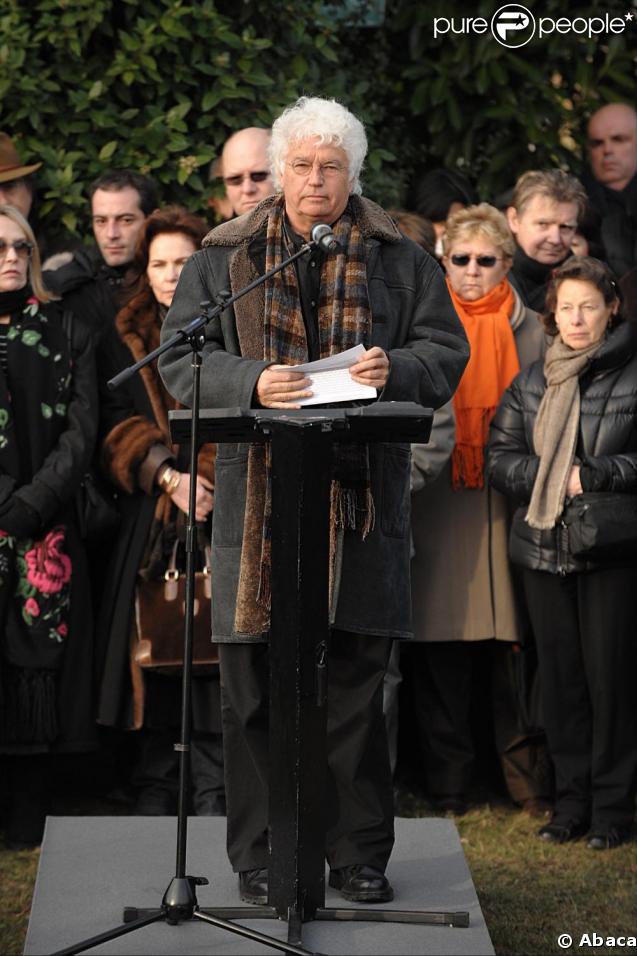 Jean-Jacques Annaud aux obsèques de Claude Berri, au cimetière juif de Bagneux, le 15/01/09