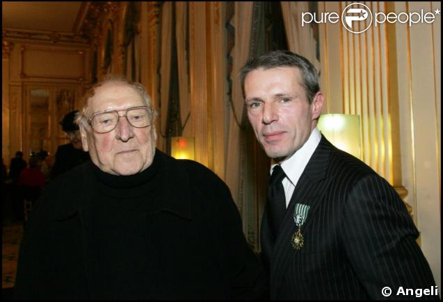 Georges Wilson et et son fils Lambert le jour où il a été élevé au grade d'Officier des Arts et des Lettres en 2007 