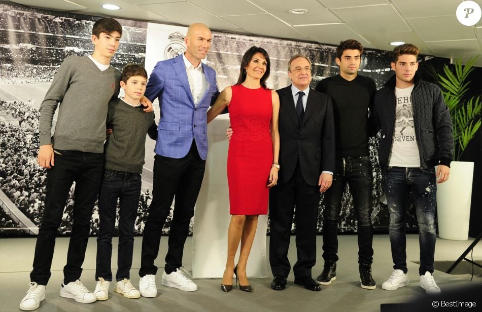 Zinedine Zidane avec sa femme Véronique et ses quatre enfants Enzo, Luca, Elyaz et Théo, Florentino Perez - Zinédine Zidane devient l'entraineur du Real de Madrid et remplace ainsi Rafael Benítez à Madrid en Espagne le 4 janvier 2015