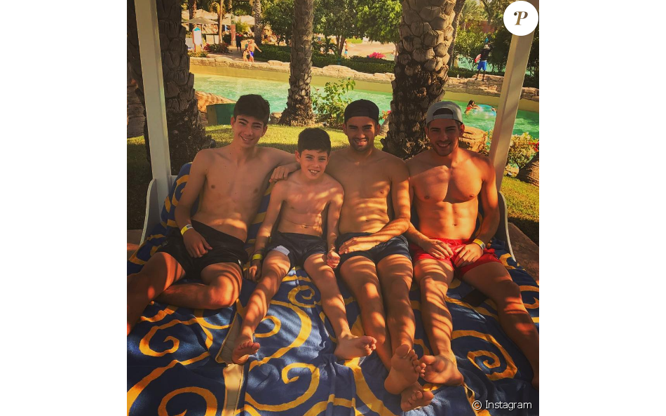 Les quatre fils de Zinedine Zidane en vacances : Enzo, Luca, Elyaz et Théo.