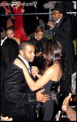 Rosario Dawson en charmante compagnie hier à Washington au Josephine Lounge pour fêter l'investiture de Barack Obama