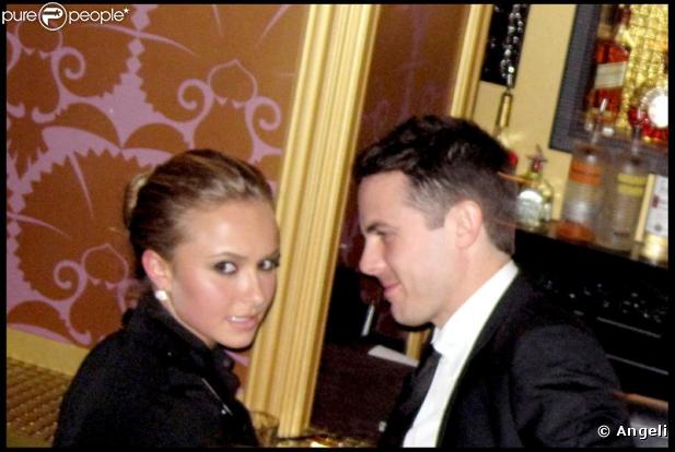 Hayden Panettiere et Casey Affleck en grande conversation... Attention Casey, ton beau-frère Joaquin Phoenix est juste à côté !