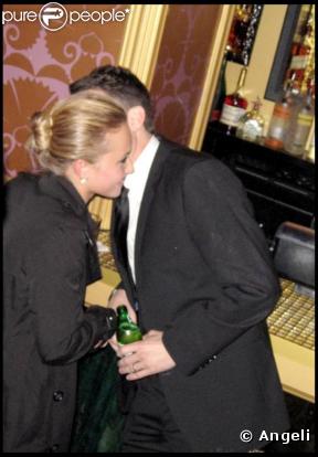 Hayden Panettiere et Casey Affleck étaient très proches hier soir au Josephine Lounge... Une amitié nouvelle ?