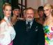Gianfranco Ferre entouré des mannequins phares, Carla Bruni, Karen Mulder et les autres 