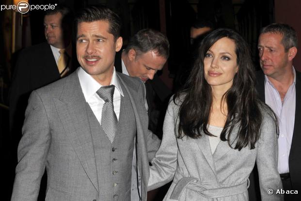 Brad Pitt et Angelina Jolie, complices pour la projection de "L'étrange histoire de Benjamin Button", sur les Champs Elysées, le 22 janvier 2009