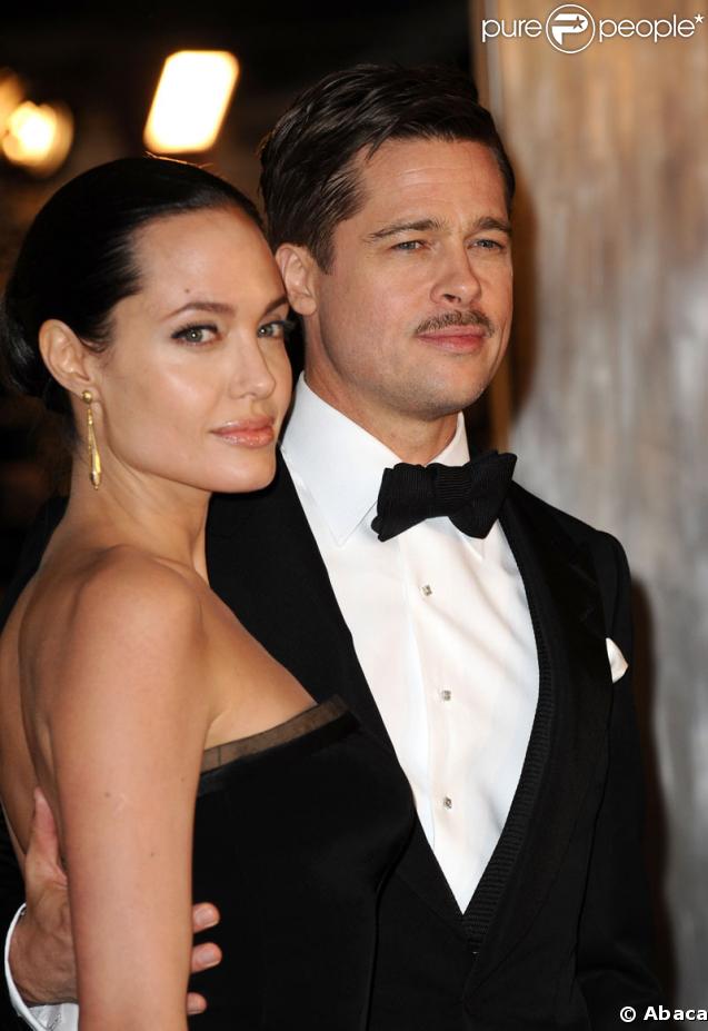 Brad Pitt et Angelina Jolie regardent l'avenir dans la même direction.  Raison pour laquelle les amoureux sont si bien assemblés. (Première de Benjamin Button à LA - décembre 08) 