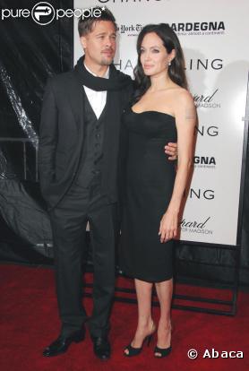 Diablement glamour, Brad Pitt a accompagné Angelina à la Première new-yorkaise de Changeling, dont Angie est à l'affiche (octobre 2008)