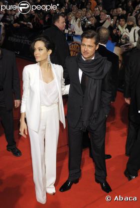 Brad et Angie bras dessus, bras dessous à la Première allemande de  Benjamin Button  (19 janvier 2009