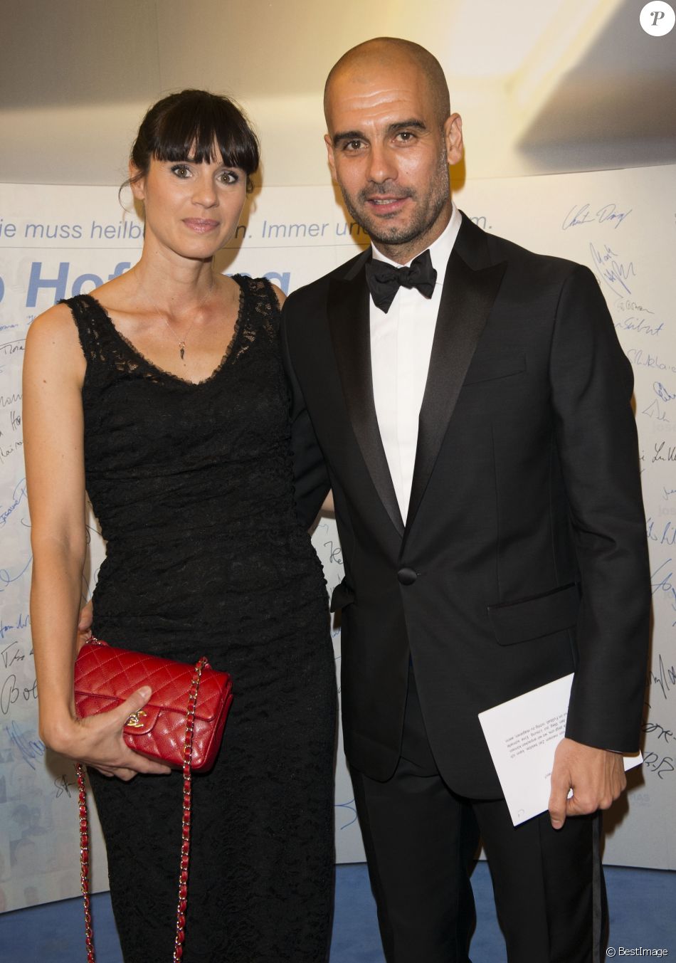 Pep Guardiola et sa femme Christina Serra lors de la cérémonie de remise des "Care-for-Rare Science Awards 2014" à Munich, le 13 novembre 2014