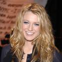 La jolie Blake Lively, tout en décolleté et transparence... est omniprésente !