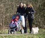 Geri Halliwell, sa fille Bluebell et Fabrizio Politi dans un parc de Londres le 11 janvier 2009