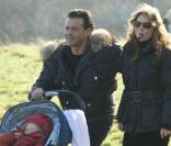 Geri Halliwell, sa fille Bluebell et Fabrizio Politi dans un parc de Londres le 11 janvier 2009