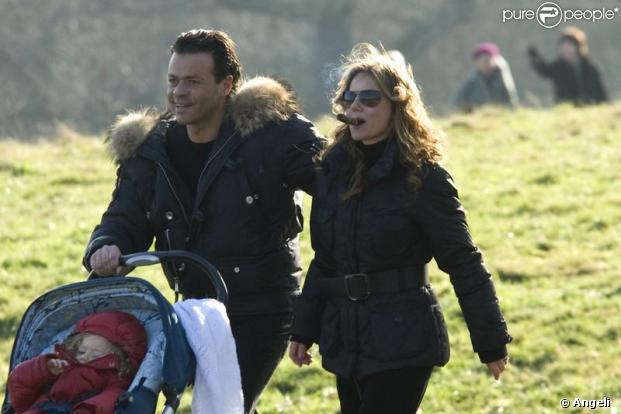 Geri Halliwell, sa fille Bluebell et Fabrizio Politi dans un parc de Londres le 11 janvier 2009