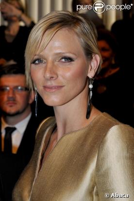 Charlene Wittstock a fait sensation hier au défilé Armani à Paris